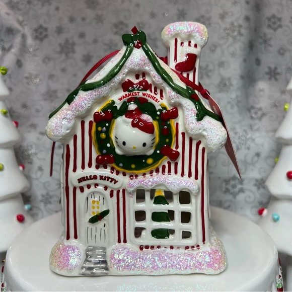 Blue Sky Clayworks x Sanrio Hello Kitty Christmas "Warmest Wishes" Ceramic House - Picture 2 of 13